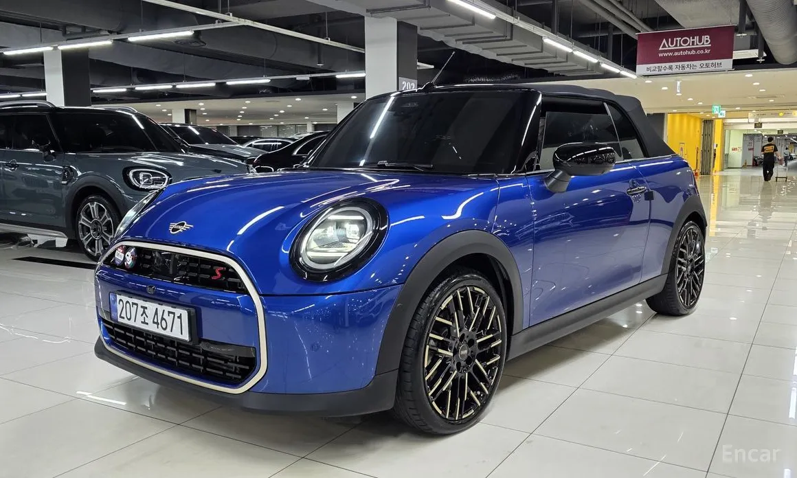 Mini Cooper Convertible 2025 Favoured