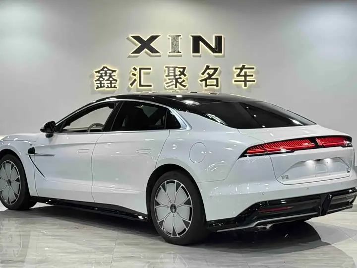 BYD Yangwang U7 2025 2025款 PHEV 五座豪华版