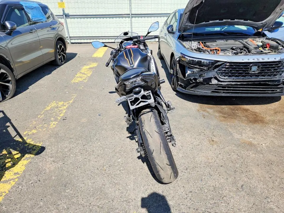 KAWASAKI EX 2023