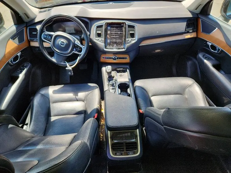 VOLVO XC90 2021 VIN YV4A221K5M1748833
