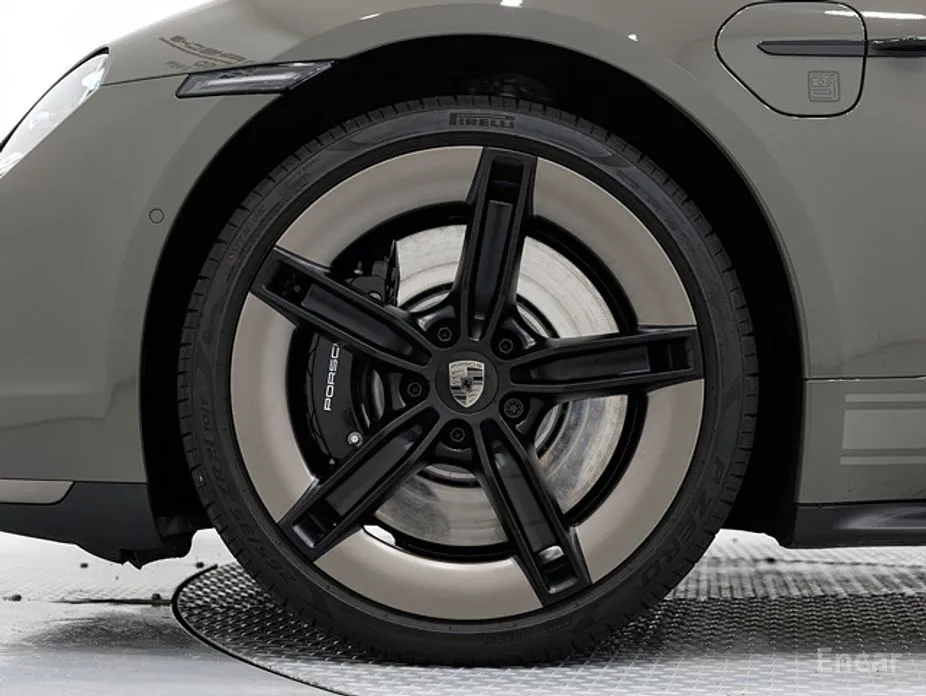 Porsche Taycan 2020 Turbo