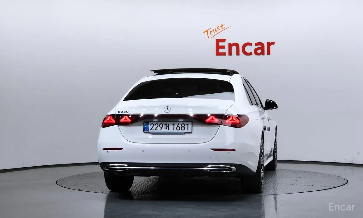 Mercedes-Benz E-Class 2024 E200 Avantgarde