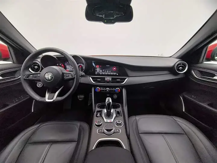 Alfa Romeo Giulia 2022 2022款 2.0T 280HP Ti 驾控版