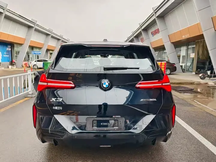 BMW X3 2026 2026款 xDrive30L 领先型 M运动曜夜套装
