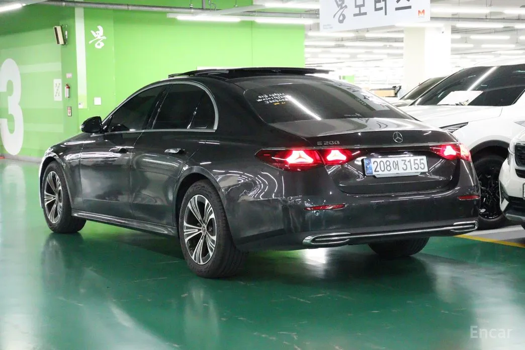 Фото 5 - Mercedes-Benz E-Class