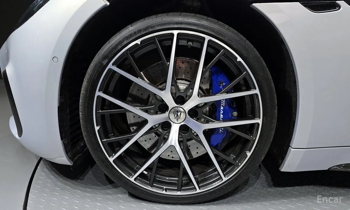 Maserati GranCabrio 2024 3.0 V6 Trofeo