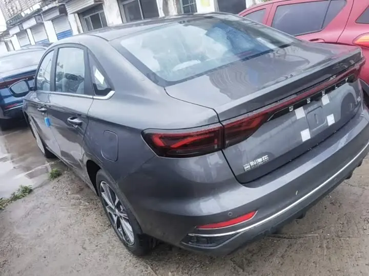 Geely Emgrand 2026 2026款 400万纪念款 1.5L CVT飞越型