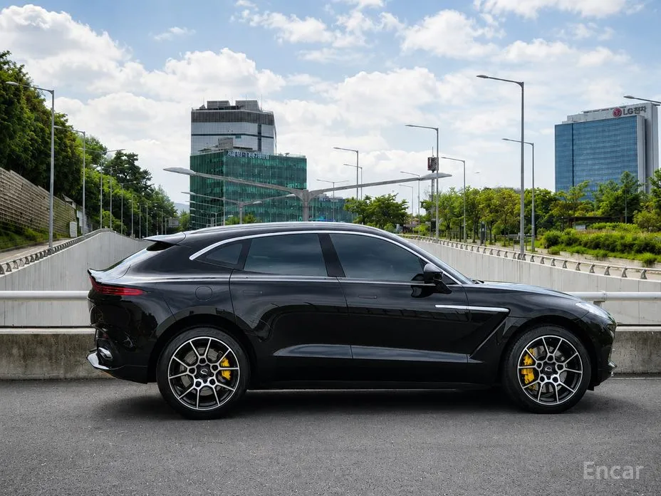 Aston Martin DBX 2020 4.0 V8