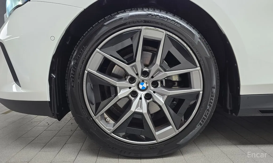 BMW 5 Series 2023 520i