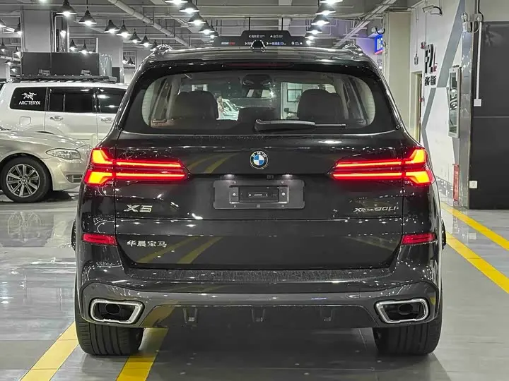BMW X5 2026 2026款 改款 xDrive 30Li 尊享型M运动曜夜套装