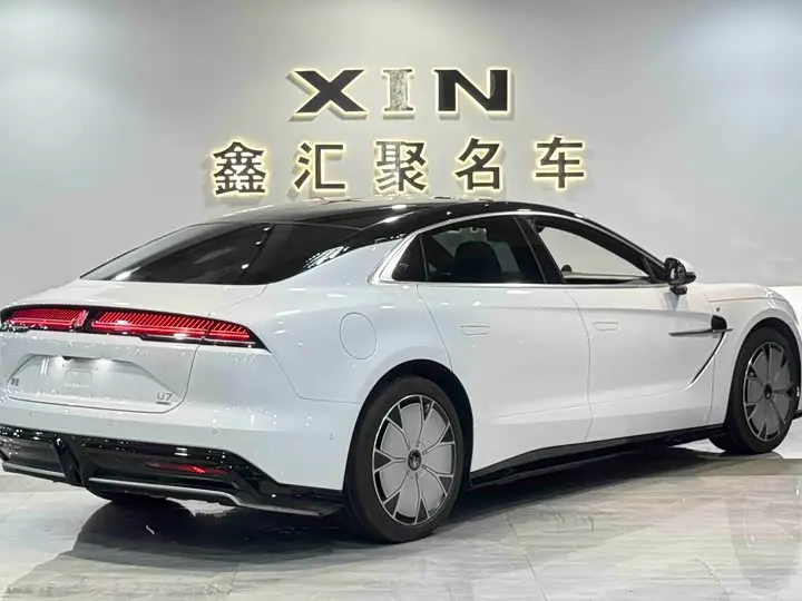 BYD Yangwang U7 2025 2025款 PHEV 五座豪华版