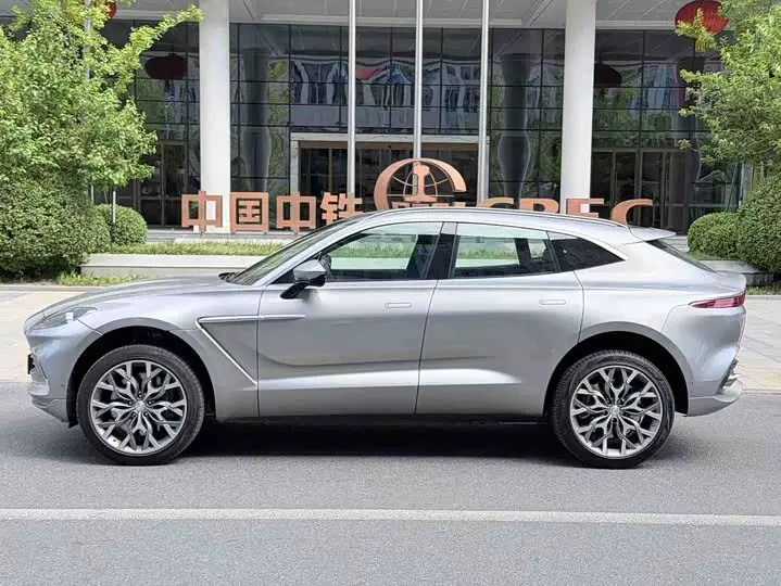 Aston Martin DBX 2023 2023款 3.0T STRAIGHT-SIX