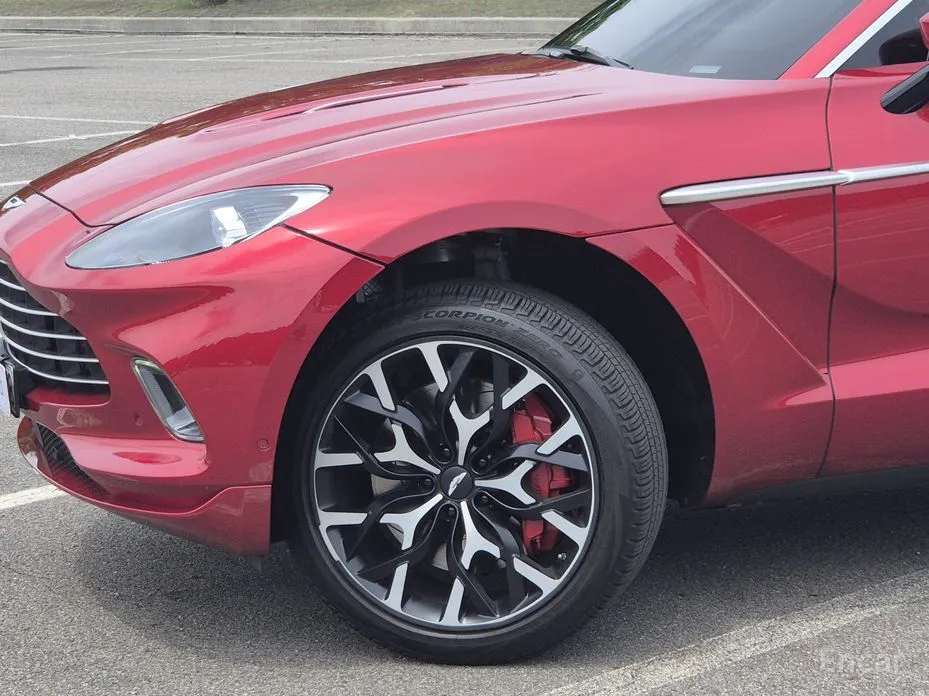 Aston Martin DBX 2020 4.0 V8