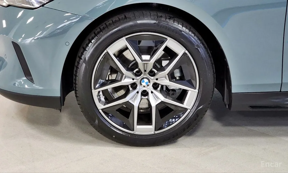BMW 5 Series 2023 520i