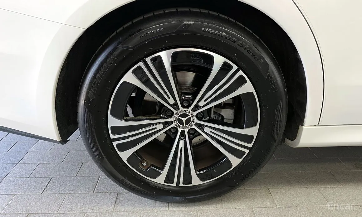 Mercedes-Benz E-Class 2024 E200 Avantgarde