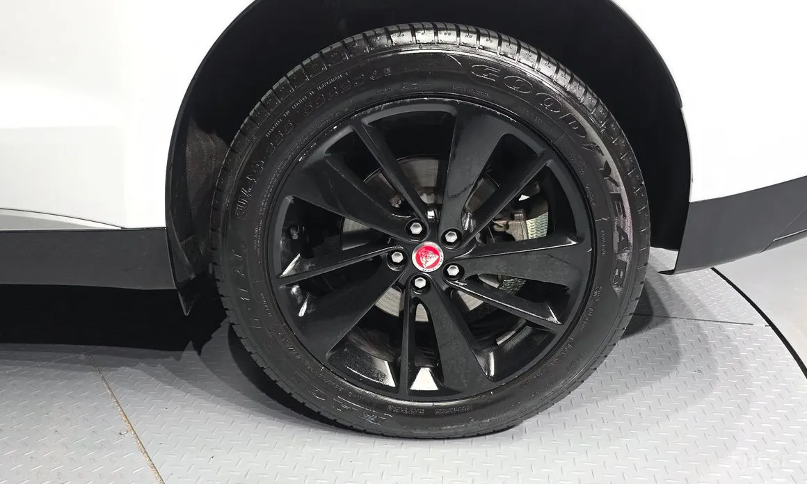 Jaguar F-Pace 2016 P 250 SE