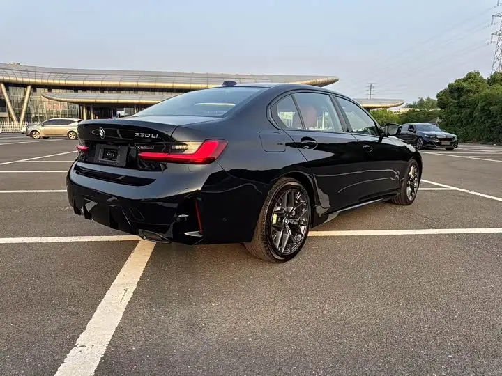 BMW 3 Series 2026 2026款 330Li M运动曜夜套装