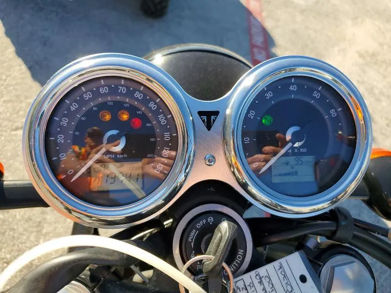 TRIUMPH BONNEVILLE 2018