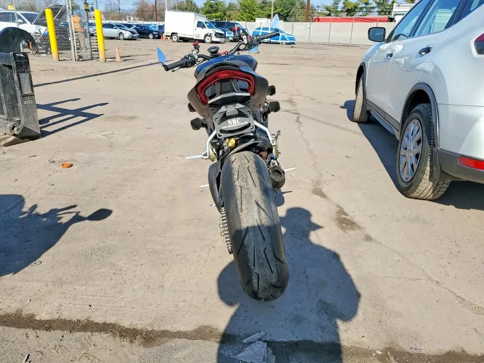 DUCATI STREETFIGH 2022