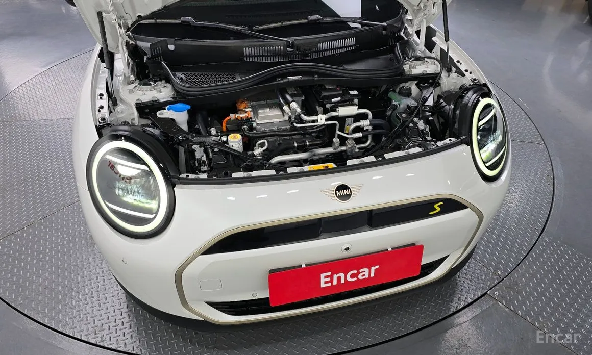 Mini Cooper 2025 SE Favoured