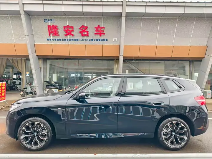 BMW X3 2026 2026款 xDrive30L 领先型 M运动曜夜套装