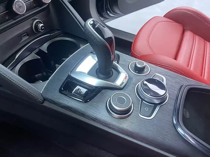 Alfa Romeo Stelvio 2023 2023款 2.0T 280HP Sprint纵擎版