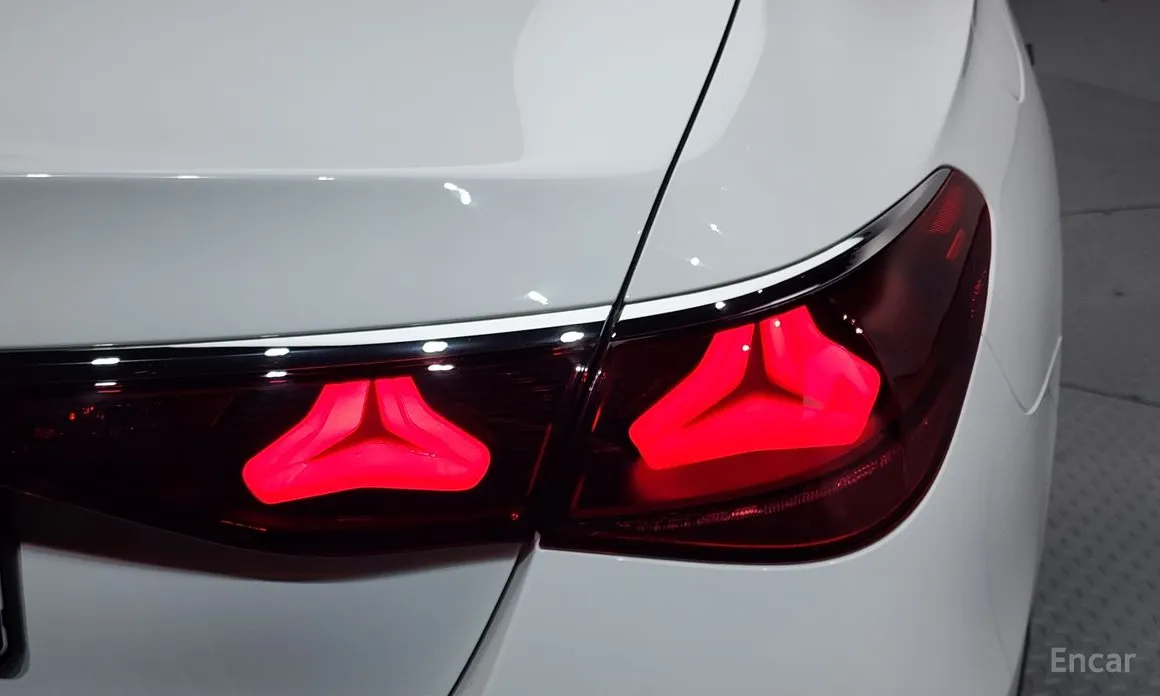 Mercedes-Benz E-Class 2024 E200 Avantgarde