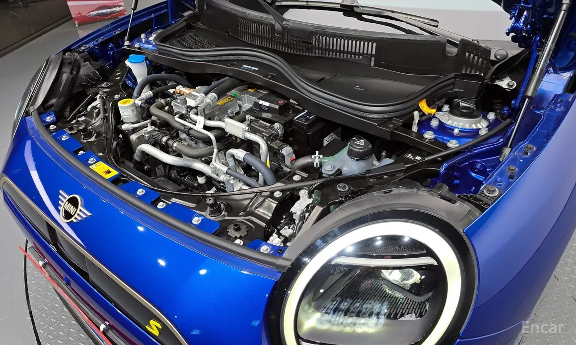 Mini Cooper 2025 SE Favoured