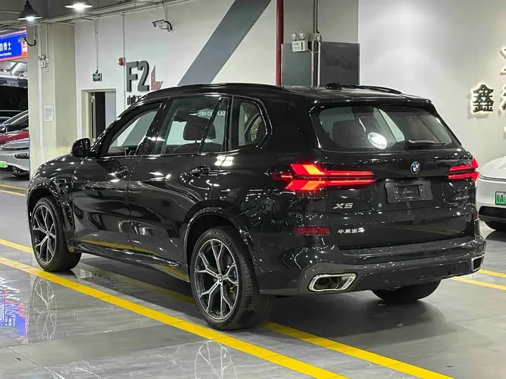 BMW X5 2026 2026款 改款 xDrive 30Li 尊享型M运动曜夜套装