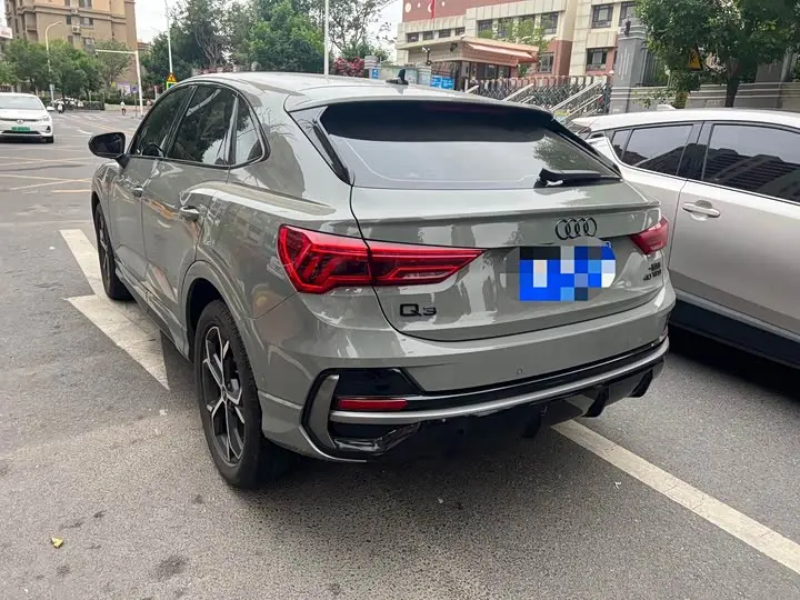 Audi Q3 2025 2025款 45周年典藏版 40TFSI RS套件燃速型