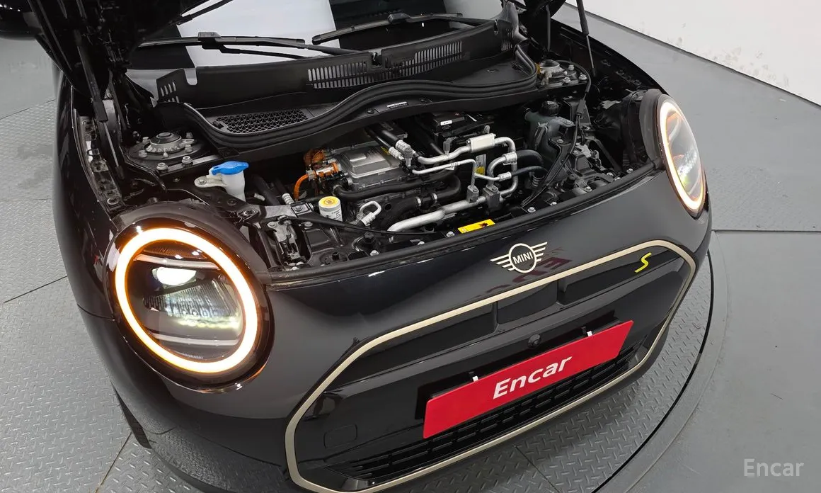 Mini Cooper 2025 SE Favoured