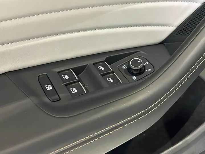 Volkswagen Magotan 2026 2026款 3000万辆甄选款 380TSI DSG豪华型