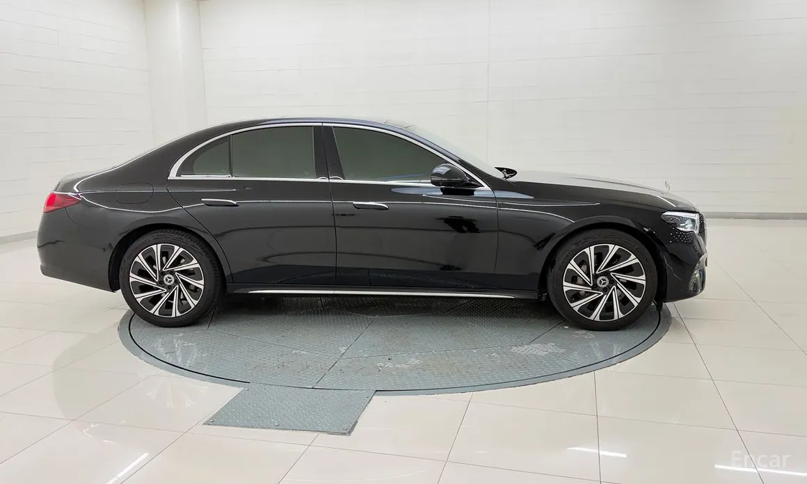 Mercedes-Benz E-Class 2024 E300 4MATIC Exclusive