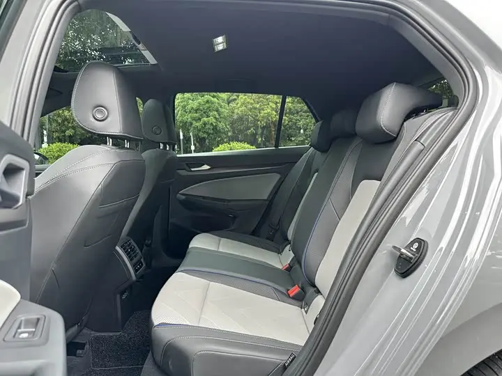 Volkswagen Golf 2025 2025款 改款 300TSI R-Line