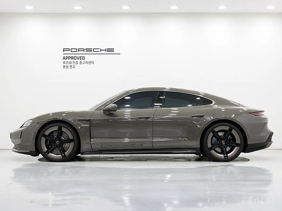 Porsche Taycan 2020 Turbo