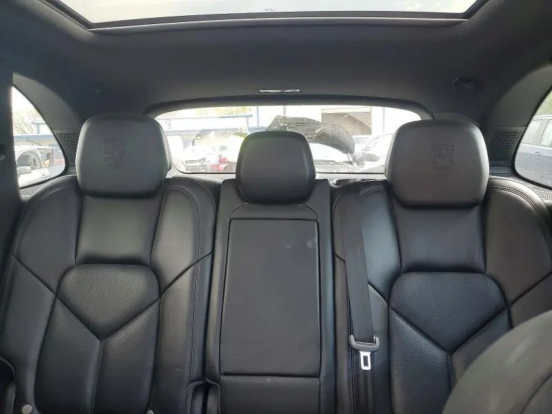 PORSCHE CAYENNE 2017 VIN WP1AA2A23HKA86481