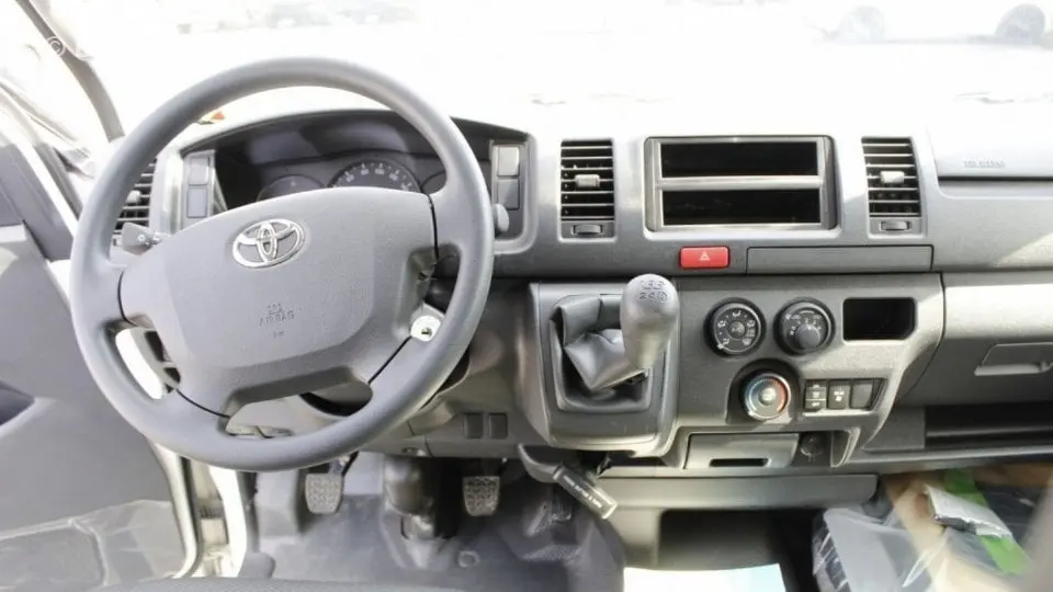 Toyota HiAce 2022