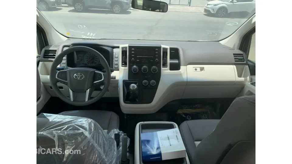 Toyota HiAce 2022