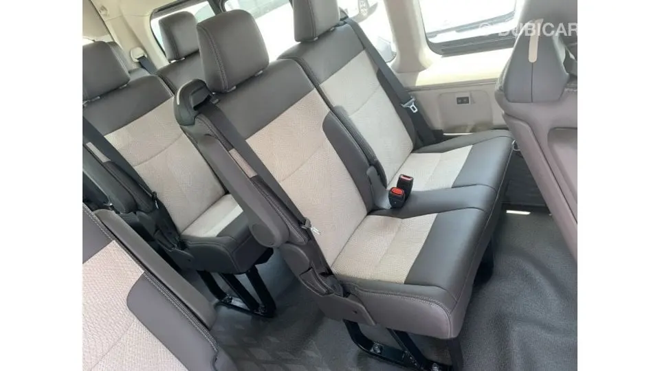 Toyota HiAce 2022
