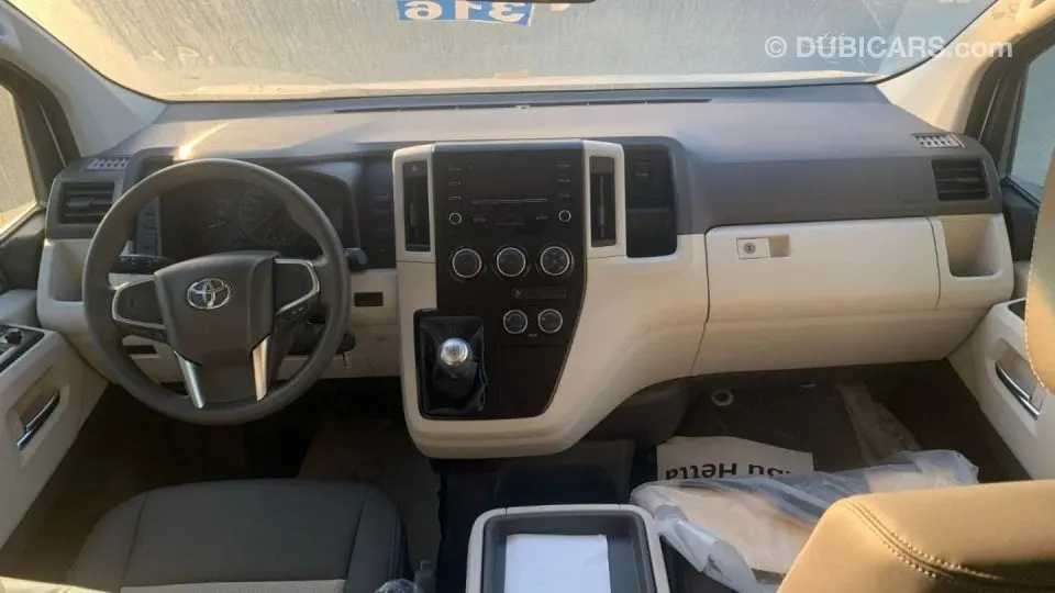 Toyota HiAce 2022