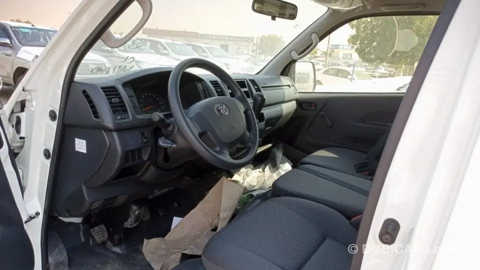 Toyota HiAce 2022