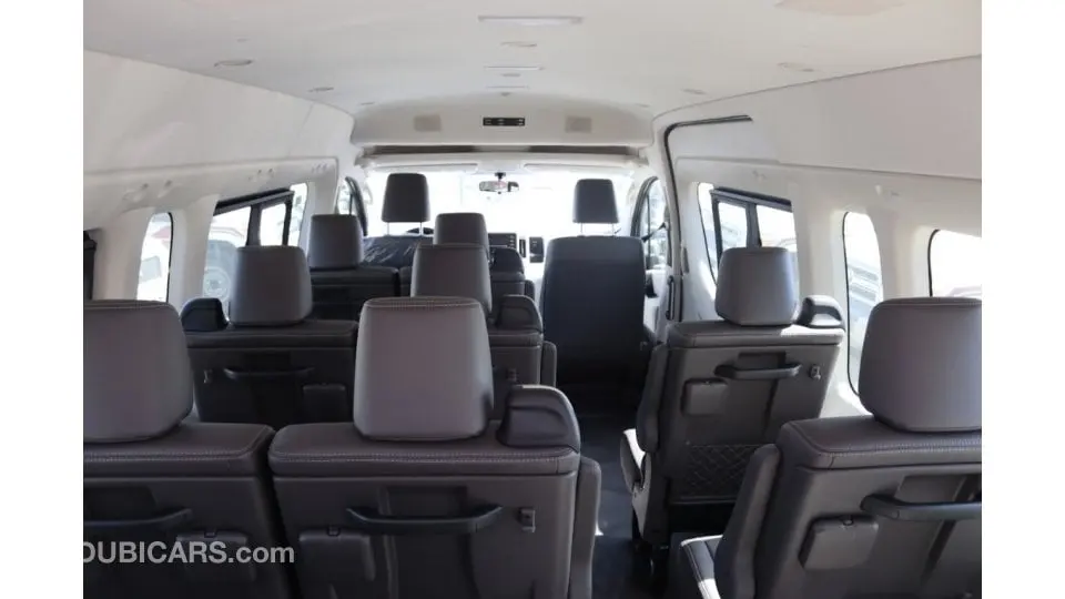 Toyota HiAce 2022