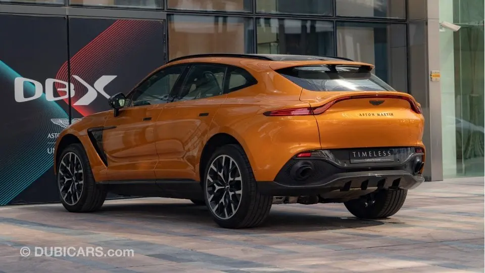 Aston Martin DBX 2021