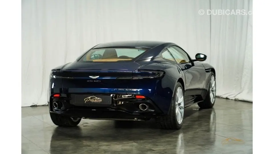 Aston Martin DB11 2021