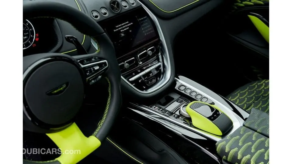 Aston Martin DBX 2022