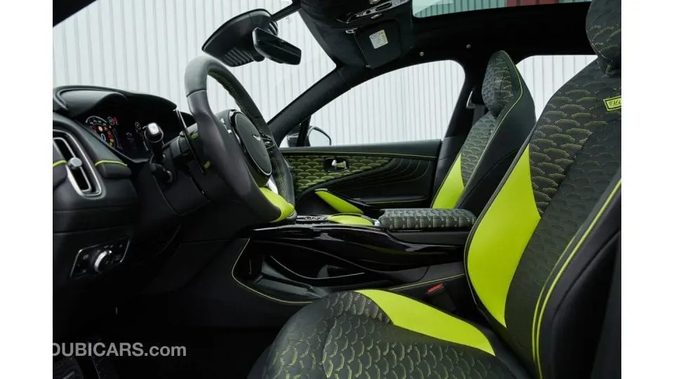 Aston Martin DBX 2022