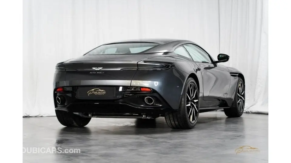Aston Martin DB11 2021