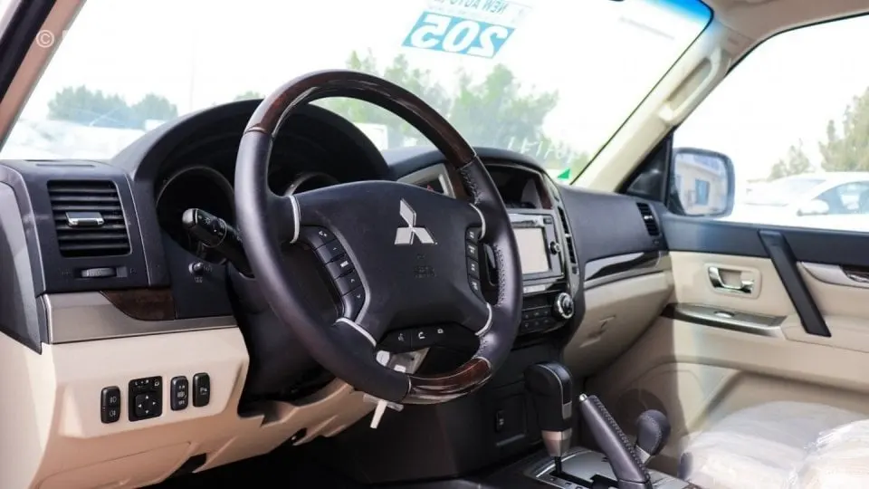 Mitsubishi Pajero 2020
