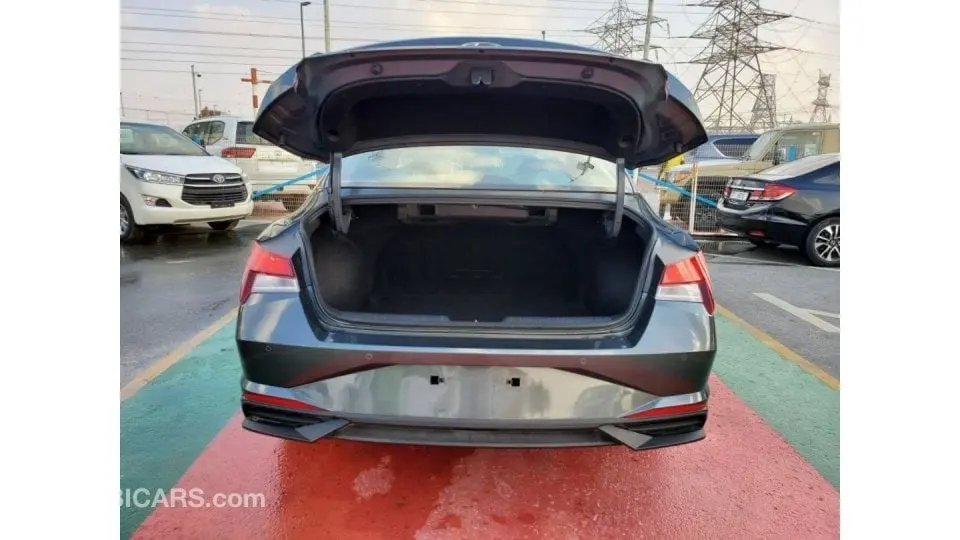 Hyundai Elantra 2022