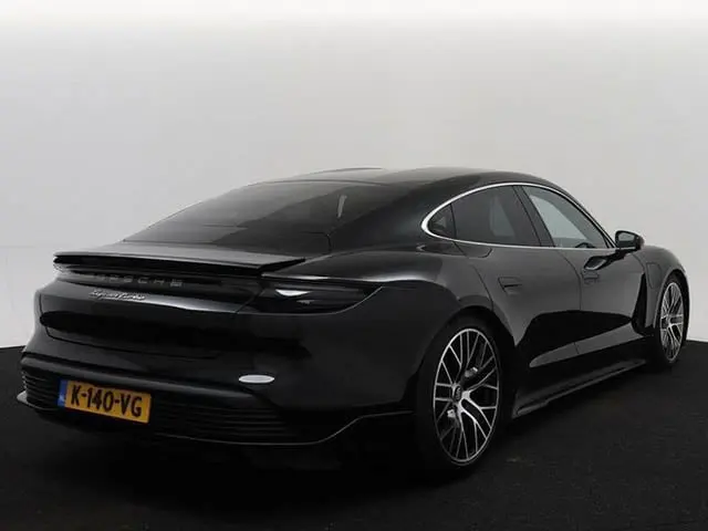 Porsche Taycan 2021